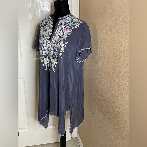 Johnny Was Livana Embroidered Floral Short Sleeve Tunic Gray Med - Picture 3 of 11